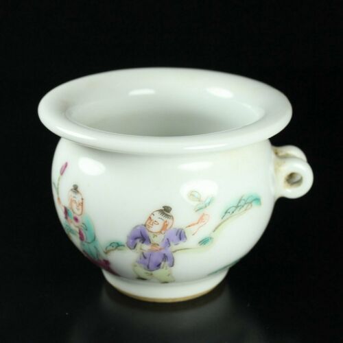 Chinese Exquisite Handmade Porcelain Bird Food Pot